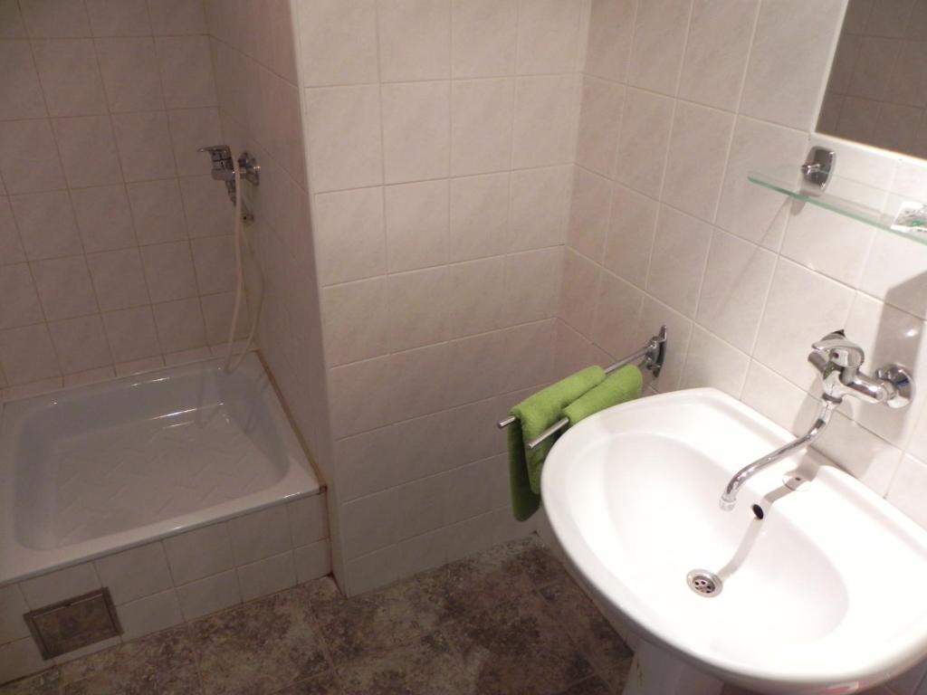 Standard Triple Room,679461450:JPEG